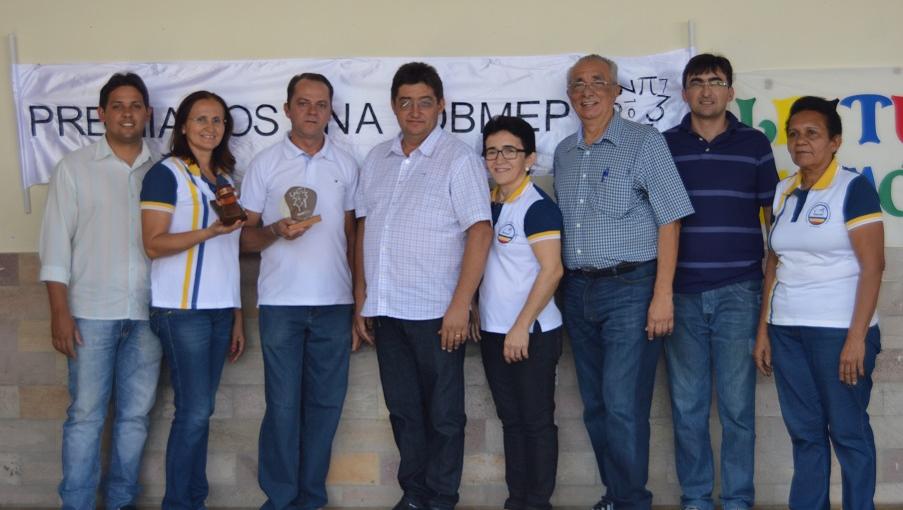 Equipe da  escola com o Prefeito e  Secr. de Educação de Cruzeta (RN) e do Coordenador Regional da OBMEP