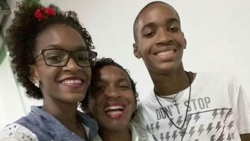 Caio, a irmã Gabriela e a mãe Elisângela: apoio incondicional