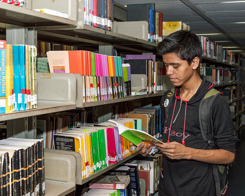 A biblioteca é outro lugar bastante frequentado pelo aluno